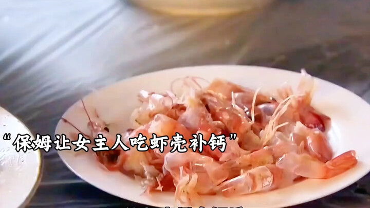 Bảo mẫu bắt bà bầu ăn vỏ tôm vì bổ sung canxi