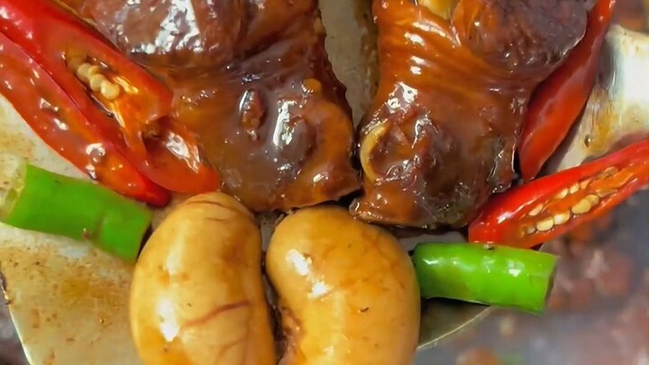 Golden, glistening Linyi-style stir-fried chicken—just dig in!