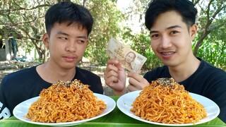 ท้าน้องแข่งกินมาม่าเผ็ด ชนะผมได้ให้ 1,000 บาท. จะชนะผมได้หรือป่าว?