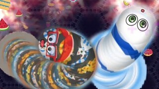 Wormate.io One Super Lucky Worm Destroying Vast Server Spaces | Try Not To Get Fascinated