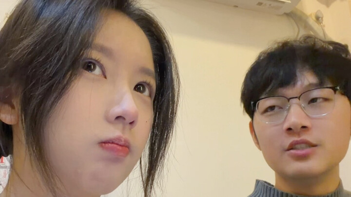 Girlfriend devises a series of traps, and boyfriend mistakenly ends up on the guillotine.