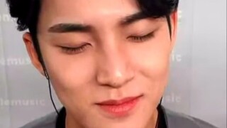 [Kim Min Kyu Autograph Session] A life without playing with puppies is incomplete