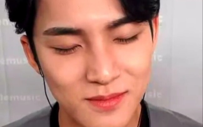 [Kim Min Kyu Autograph Session] A life without playing with puppies is incomplete