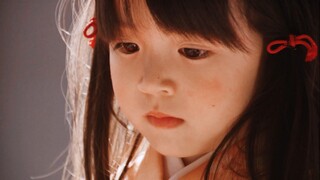 粉雕玉琢的小团子会长成倾国倾城的美人是真的！小说诚不欺我！她当背景板居然也能闪闪发光，这雪肤花貌果然跟母亲一模一样