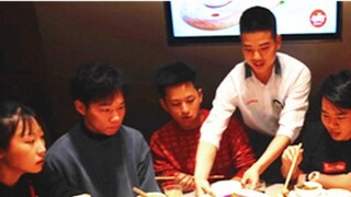 Jing Hanqing, người dẫn chương trình có hai triệu người hâm mộ trên Bilibili, đã chiêu đãi người hâm