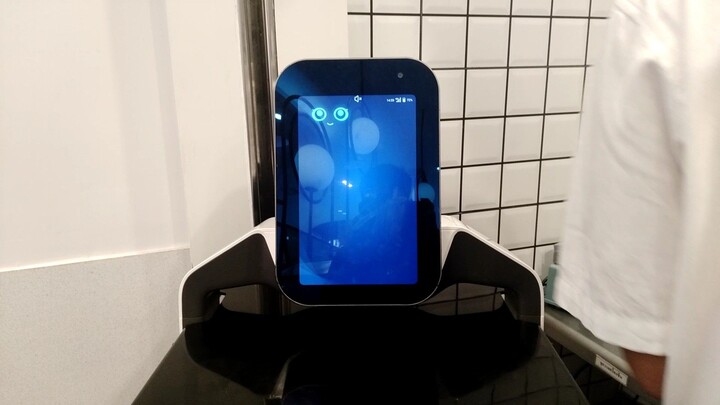 The Conservation of Mybot Robot! 🤖 Mybot Robot Serving Foods To The Customers 🍱