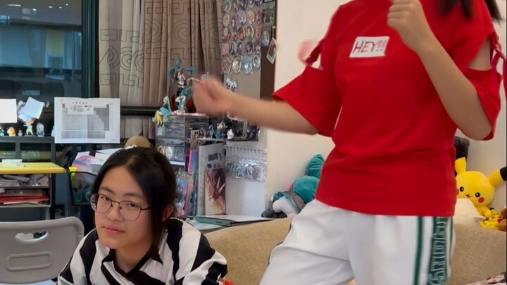 Trả lời thống nhất: Họ là anh em sinh đôi, có bằng chứng trên trang chủ, hahahahaha