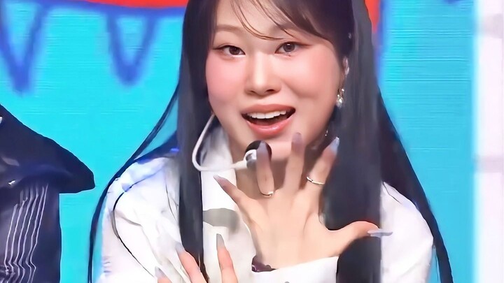 ไม่แปลกใจที่คอมเมนต์ของชาวเน็ตจะสวนทางกันสิ้นเชิง แกนหลักอันทรงพลังแบบนี้ช่างจะด่าก็ไม่ลงจริงๆ