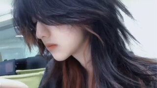 During the National Day holiday, I didn’t listen to my mom and got a “blade” style haircut. I never 