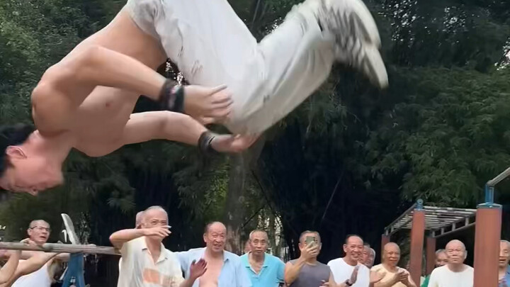 ดูฉันจีบคุณลุงในสวนสาธารณะยังไง