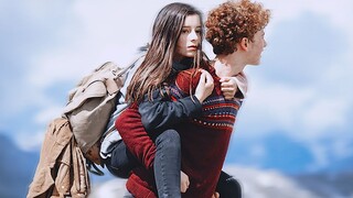"Anh theo dõi em bấy lâu nay, có vẻ như không phải vì tình yêu sét đánh."