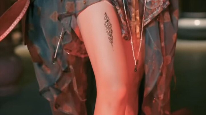 “Big sis has two legs, and you’ve got a big mouth—talk about a funny coincidence!”