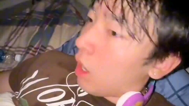 当你放学回家后睡了一觉