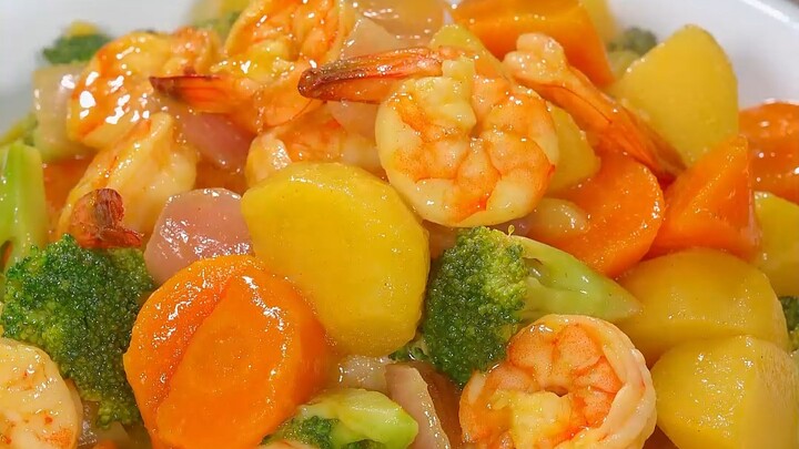 Masukkan tomat asing ke dalam nasi lalu remas-remas, setelah matang jadilah cara makan nasi baru yan