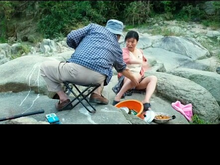 พวกนักตกปลาใช้ข้ออ้างว่ามาตกปลา แต่จริงๆ แล้วมาจีบผู้หญิง!