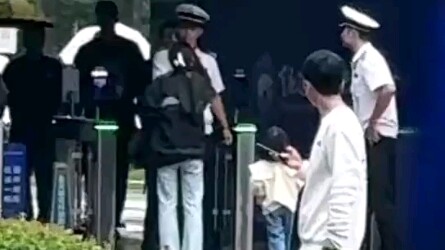 Cái tát này đúng là giòn tan thật đấy