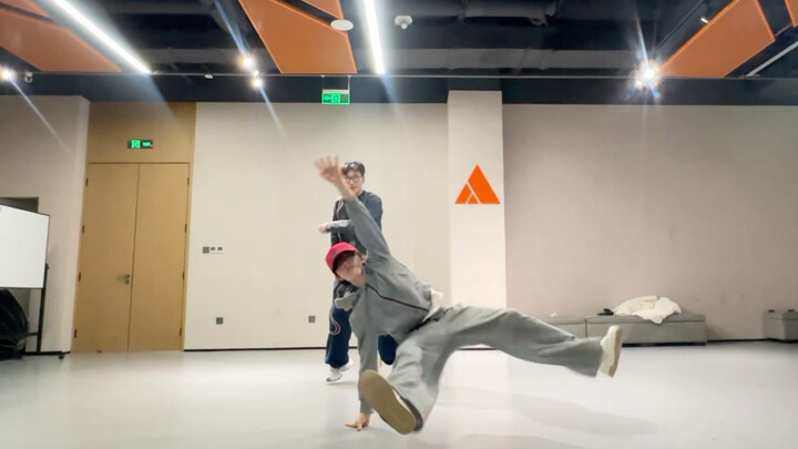 Ruang Latihan Su Xinhao untuk “Hey Mama” – Bukan Versi Final