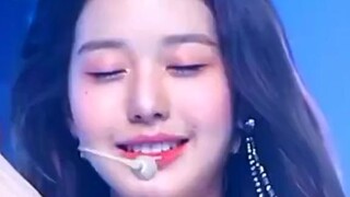 Wonyoung is just sooo.... ugh😫🤍