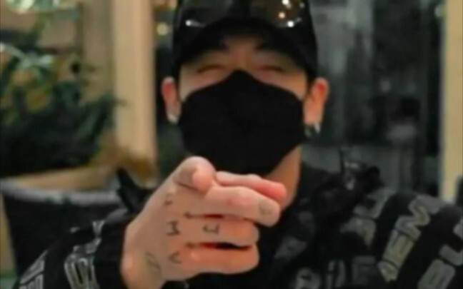 [Taehyung] Are you really okay? Why are your hands shaking so much, baby?