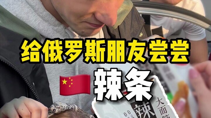 Người Nga lần đầu ăn cay tê, bảo sẽ để dành tối nay nhắm rượu!
