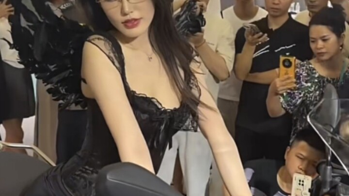 Teacher: I heard you get up at five every day to work like a pig?