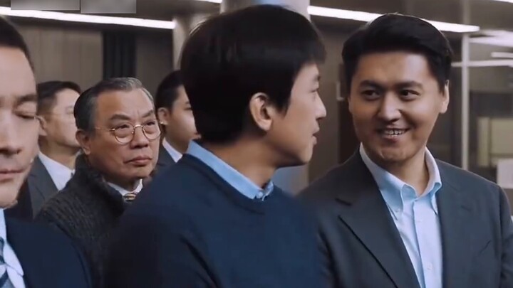 The male protagonist made a new product but his boss broke it and he was in danger again. "Winning" 