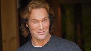 Ketika Raja Kekuatan Besar tidak bisa menahan diri saat memainkan meme-nya sendiri