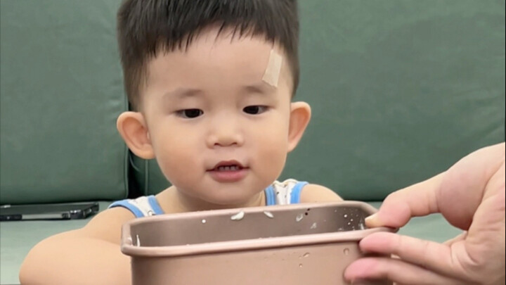Today’s cake has really touched Junchen’s heart.