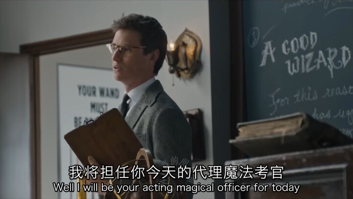 Eddie Redmayne trong vai giám khảo Bộ Pháp Thuật chuyên bắt nạt Muggle