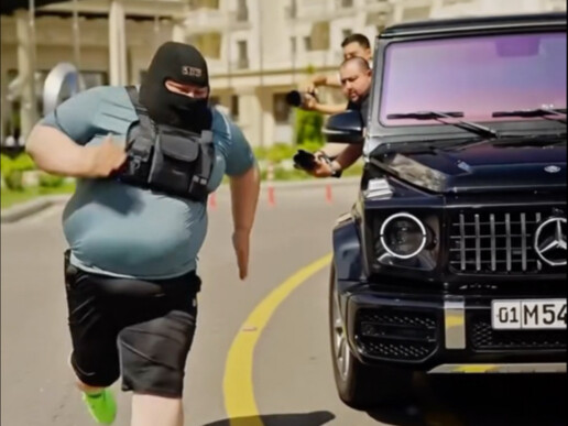 “When a 250kg Couch Potato Decides to Quit Burgers and Coke and Become Self-Disciplined”