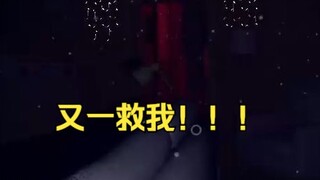 顶级享受！胆小草鱼玩米塔被吓的情绪崩溃大哭，摇小男又紧急救袁😆