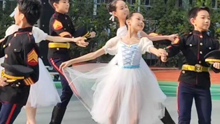 Mereka adalah masa depan dan harapan tari Tiongkok! Selamat kepada Akademi Tari Beijing atas ulang t