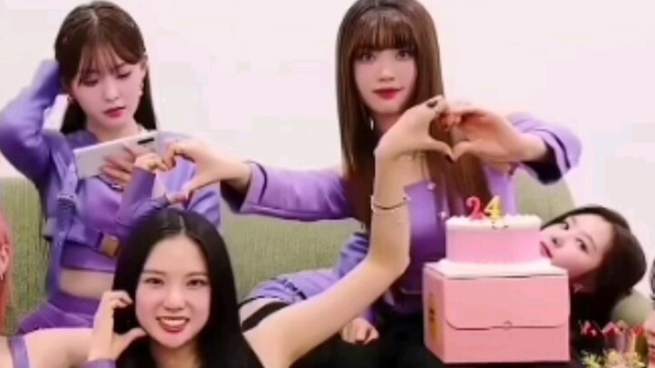 【Choi Yujin】Mengapa dia kembali dihujat? Padahal ia hanyalah seorang “omona” yang mengantuk namun te