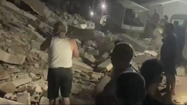Rescate contrarreloj tras el colapso de un edificio en Gaza