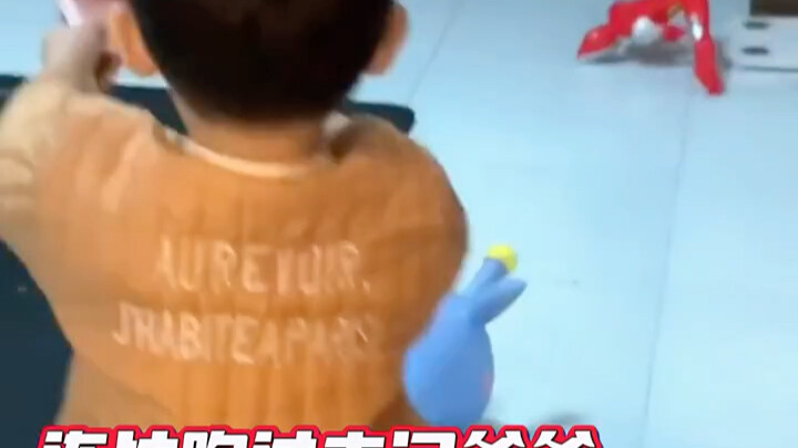 Fujian: Cute kid sees the marriage certificate lists Dad and “Auntie,” looks utterly confused—and en