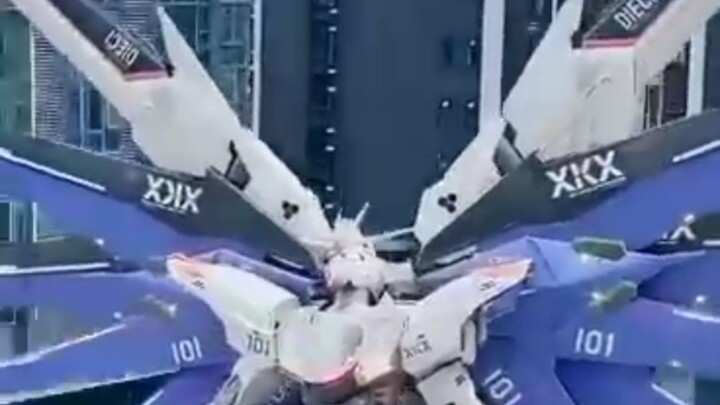 real life gundam😎😎😎