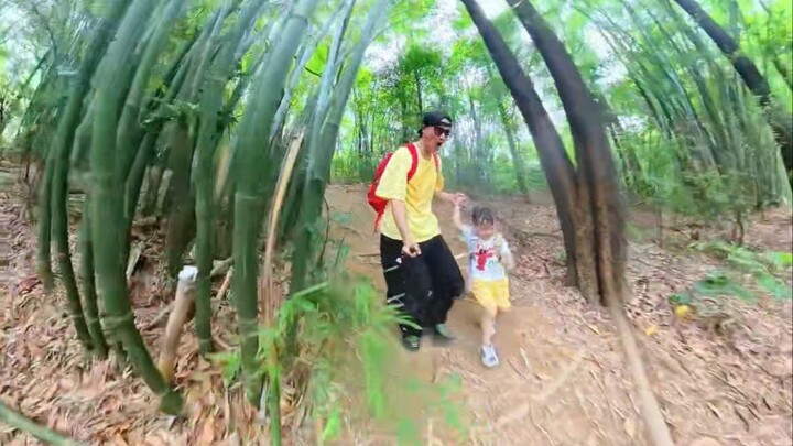 Saat aku menantang diri mendaki bersama putri berusia tiga tahun, dia akan merasakan....