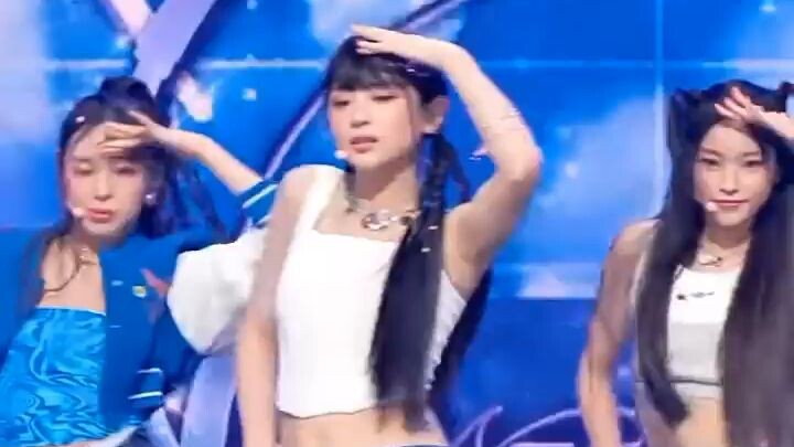 hanni hype boy fancam  mirrored