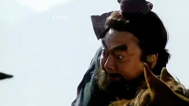 Guan Yu and Zhang Fei meet again after a long separation and start fighting as soon as they meet