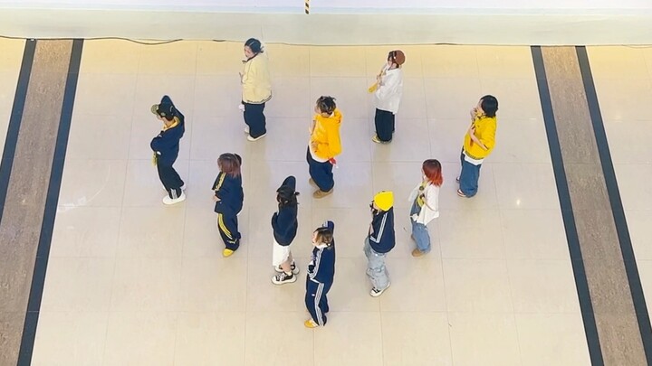 Bagaimana 10 orang membentuk formasi sempurna, silakan lihat VCR