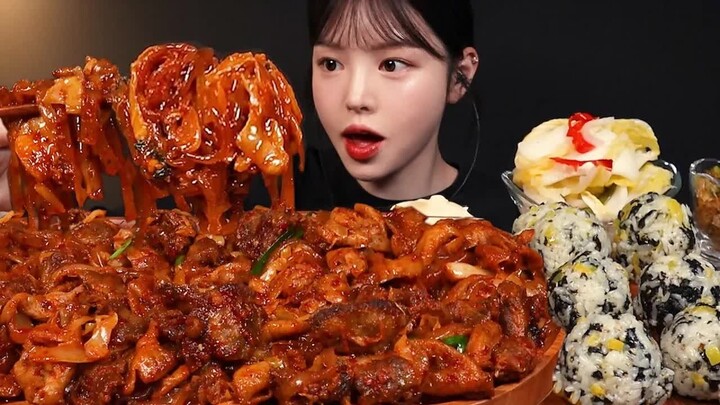【Boki Chinese subtitles】Spicy fried pig intestines one after another, so chewy!
