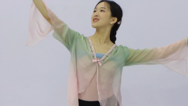 Basic hand position analysis and combination training of classical dance