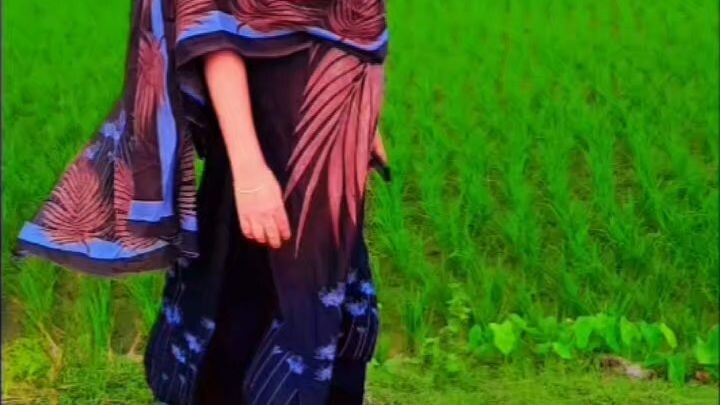 চার দিকে সবুজে ঘেরা