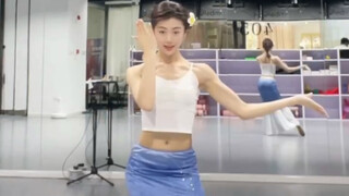 "Don't Blame Her" là sự kết hợp hoàn hảo giữa rapper và điệu nhảy Dai!