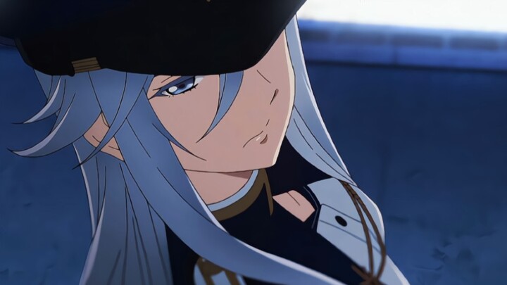 A silver-haired girl in an officer uniform! You don't like it!