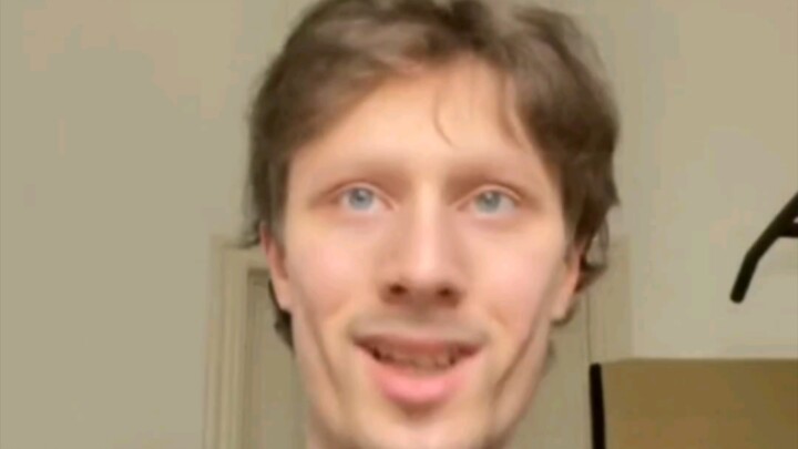 حفلة المذيعة الافتراضية: