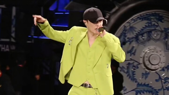 【Zhang Yixing】That Dream From Back Then Still Burns Bright! "Tractor" Lights Up the Stage (251007 NA