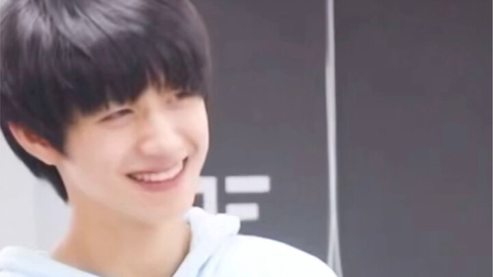 【朱志鑫】女团舞yyds猫步轻悄练习室清纯版