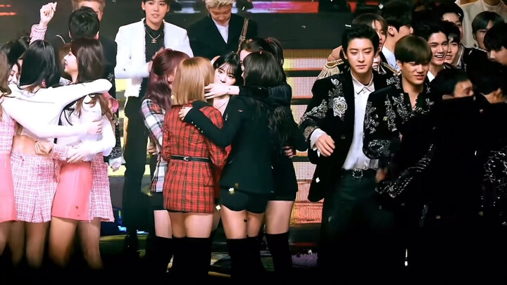 Hóa ra hạnh phúc thực sự có lúc hóa thành hình hài cụ thể, tôi mãi yêu những nhóm nhạc K-pop