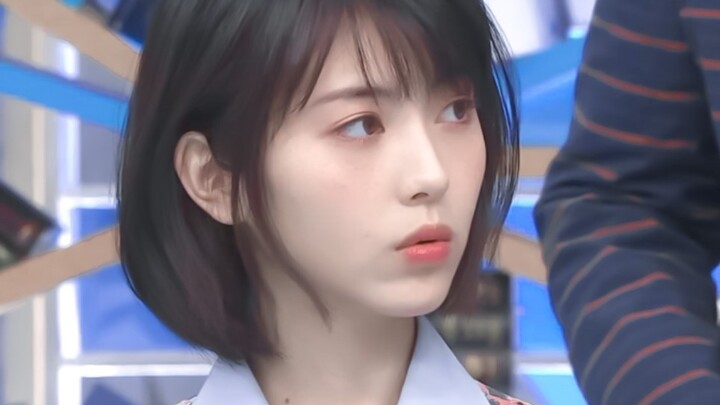 So This Is What Japan’s High School Boys Find Most Attractive in Neon-Glowing Beauties!